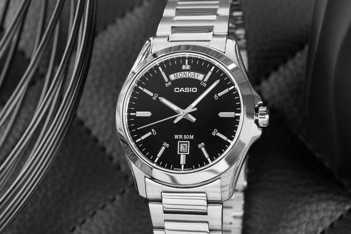 Actual product image Casio Collection (Analogue wristwatch, 45 mm)