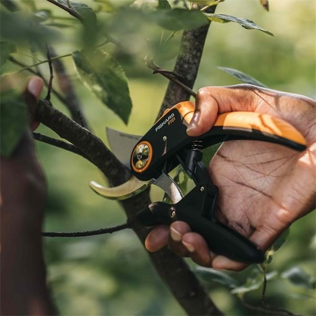 Produktbild Fiskars Plus PowerLever Bypass Secateurs P721