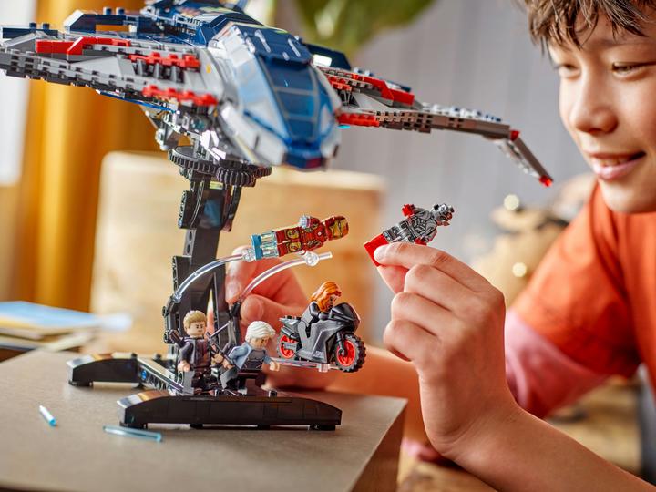 Actual product image LEGO Avengers: Age of Ultron Quinjet (76325, LEGO Marvel)