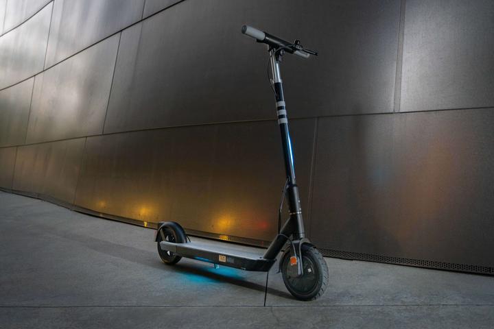 Actual product image Okai ES20 NEON (20 km/h, 40 km, 300 W)