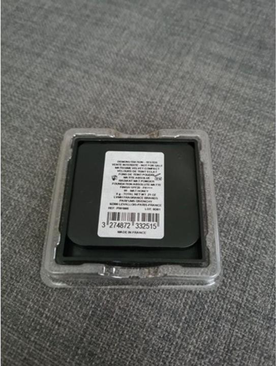 Actual product image Givenchy Matissime Velvet Compact Powder Foundation 05 Mat Honey 9g (Mat Honey)