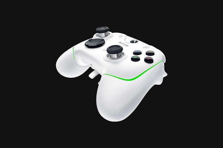Actual product image Razer Wolverine V2 Chroma (Xbox Series S, Xbox One S, PC, Xbox One X, Xbox Series X)