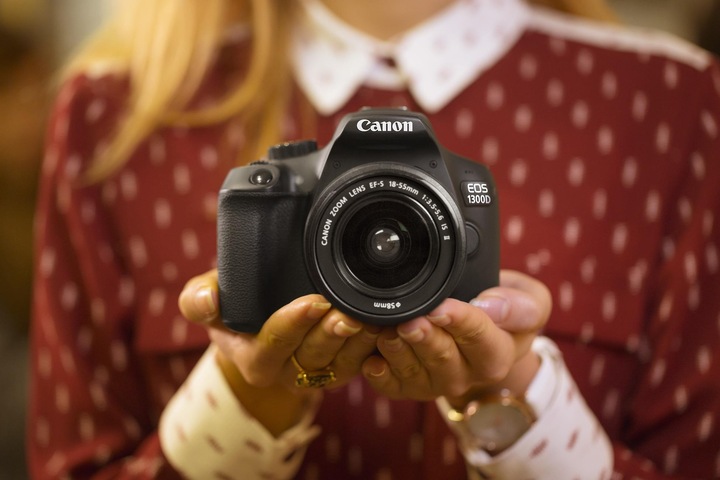 Actual product image Canon EOS 1300D IS Power Kit (18 Mpx, APS-C / DX)