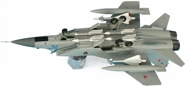 Actual product image Carson 1:72 MIG-31 Soviet Interceptor