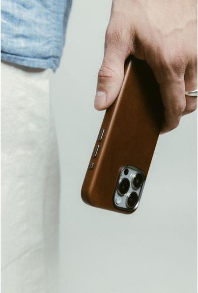 Actual product image Nomad Traditional Leather Case (Apple iPhone 16 Pro)
