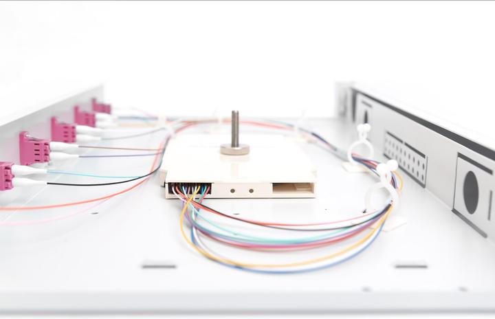 Productafbeelding Digitus Pull-out glasvezel splitterbox 1U Voorzien van 6x LC duplex incl. M 25 schroef Splice cassette F...