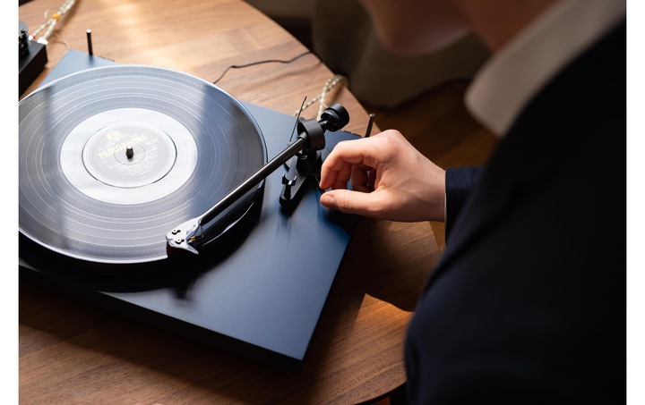 Produktbild Pro-Ject Debut Carbon Evo (Manuell)