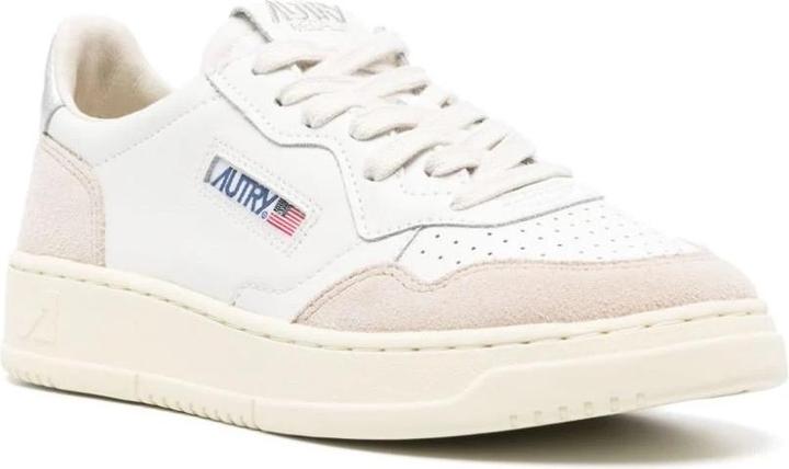 Actual product image Autry Medalist Low (38)
