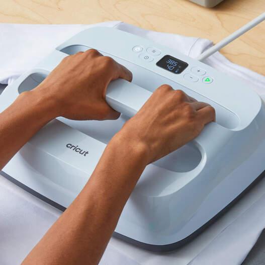 Image du produit Cricut Film à repasser Infusible Ink Mermaid Rainbow 4 pièces