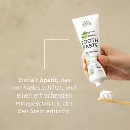 Produktbild Urtekram Fresh Mint Whitening (75 ml)