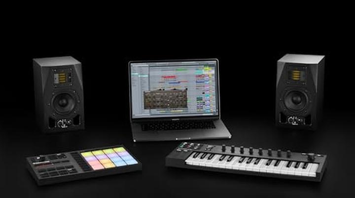 Actual product image Native KOMPLETE Kontrol M32 (Keyboards)