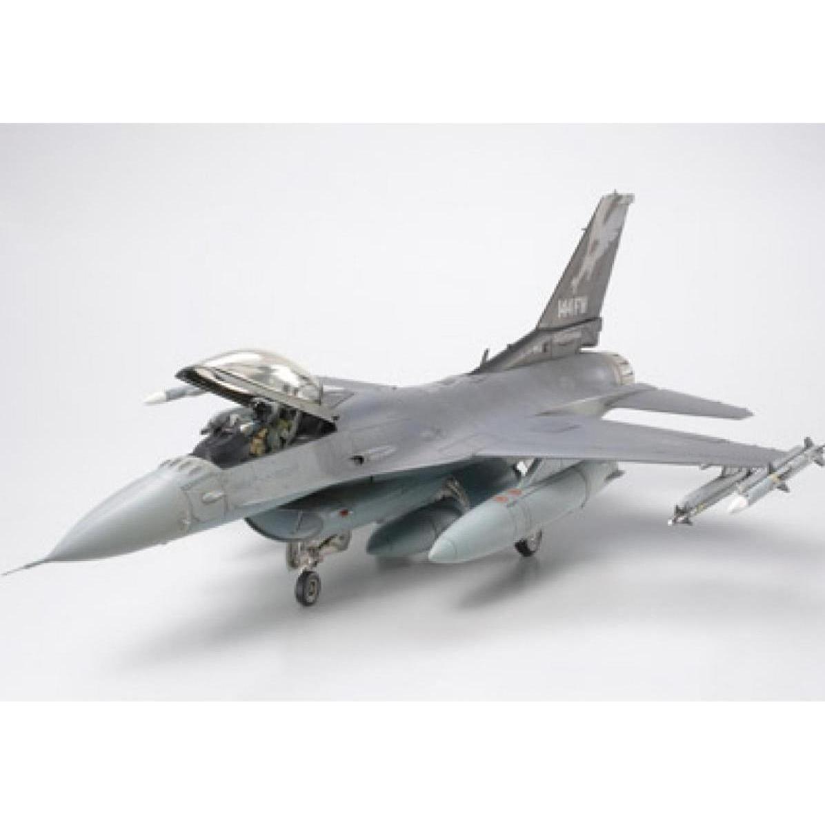 Tamiya Lockheed Martin F-16C Block