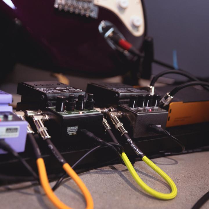 Produktbild Adam Hall 4 STAR IRR 0060 NEO SET - Pedalboard Patchkabel | 4er Set ® Winkelklinke TS | 0,6 m (0.60 m)