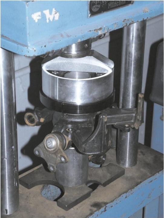 Immagine prodotto KS Tools Set di attrezzi per mozzi ruota compatti, 9 pezzi.