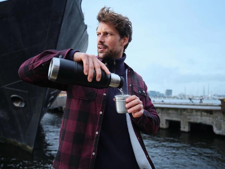 Actual product image Stanley 1913 - The Artisan Thermal Bottle 1.0L / 1.1 QT - Black Moon (1 l)