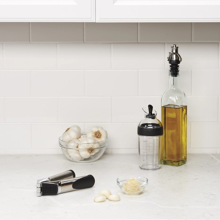 Image du produit OXO Saupoudreuse à salade (240 ml)