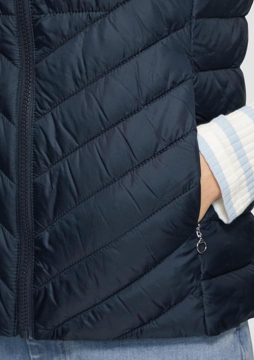 Actual product image S.Oliver Outdoor-Weste Leichte Steppweste mit Stehkragen (42)