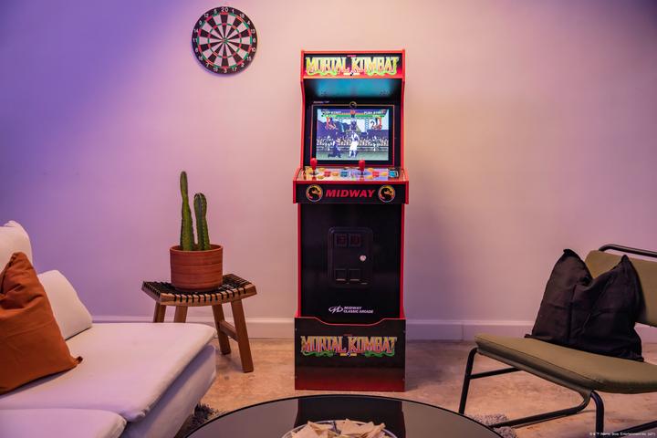 Actual product image Arcade1Up borne 2 joueurs Mortal Kombat / Midway Legacy 30th Anniversary Edition 154 cm