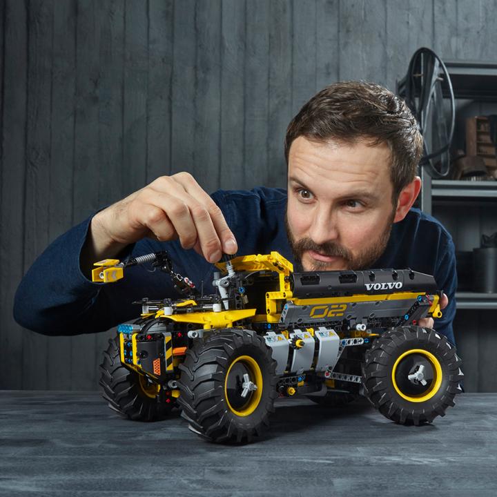 Immagine prodotto LEGO Caricatore gommato Volvo Concept ZEUX (42081, LEGO Technic)