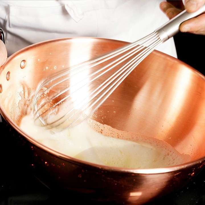 Actual product image de Buyer Copper whipping bowl Ø 26cm with ring handle (20 cm, 4.50 l, 1 x)