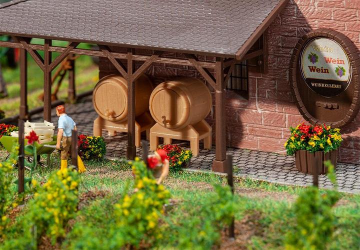 Actual product image Faller 2 wooden barrels and 2 vats