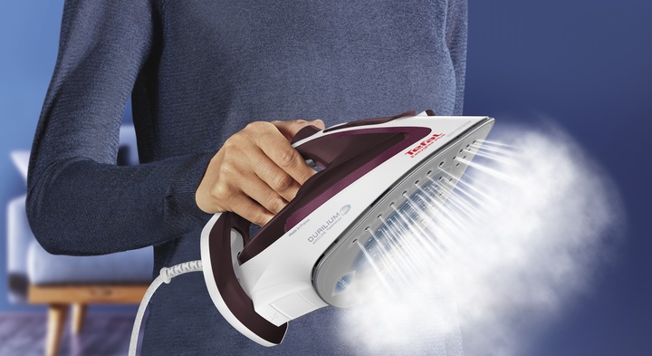 Actual product image Tefal EasyGliss Plus FV5714 Dry & Steam Iron Durilium Sole Bordeaux (2400 W, 190 g/min)