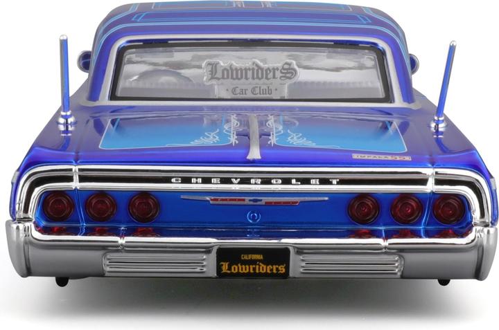 Actual product image Maisto Chevrolet Impala 1964 Lowrider 1/24 blue