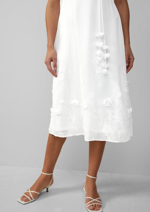 Immagine prodotto S.Oliver Kleid Festives Midikleid aus Chiffon mit floralen Applikationen (44)