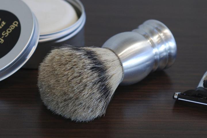 Immagine prodotto Pennello da barba, punta in alluminio puro, argento puro tasso, Ø 21 mm, altezza 10 cm (Pennello da barba)