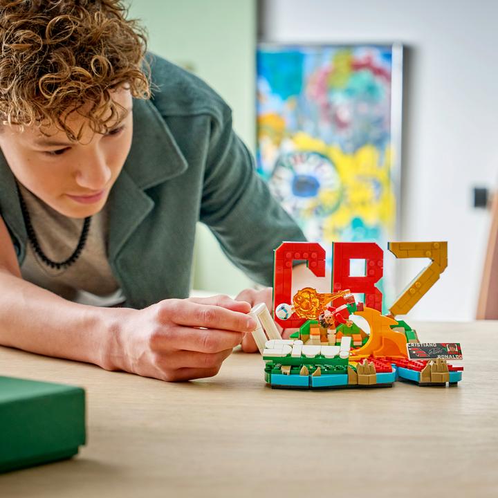 Actual product image LEGO Cristiano Ronaldo - Football highlights (43012, LEGO Editions)