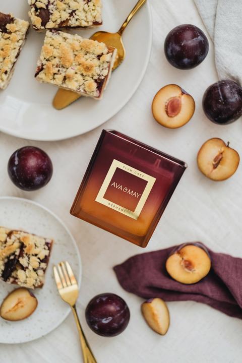Produktbild Ava & May Duftkerze Plum Cake, 450 g (450 g)