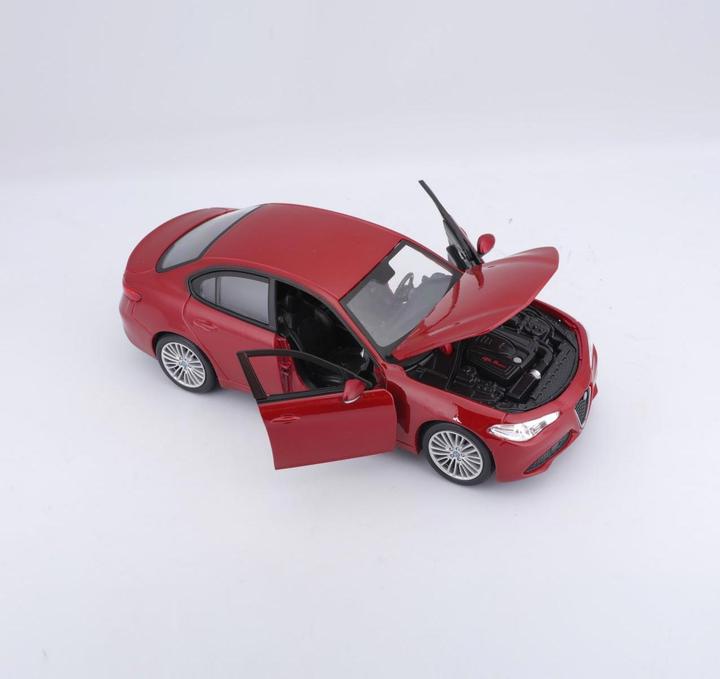 Actual product image Bburago Alfa Romeo Giulia 2016