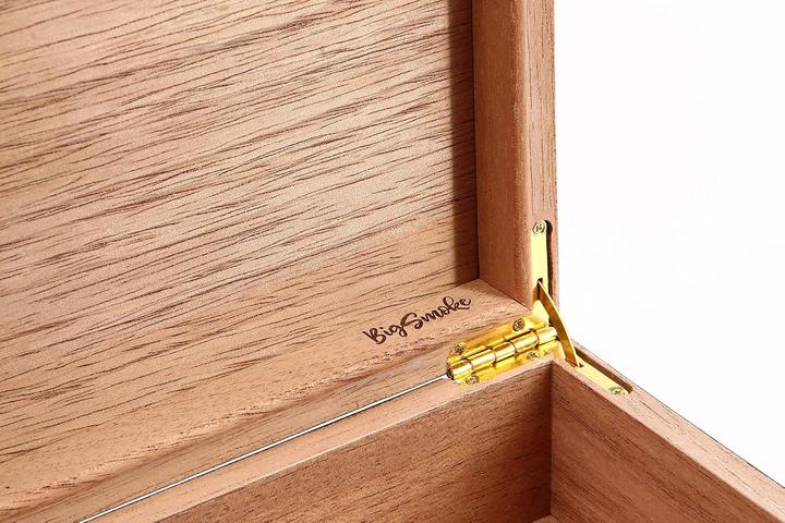 Actual product image Big Smoke Humidor (30)