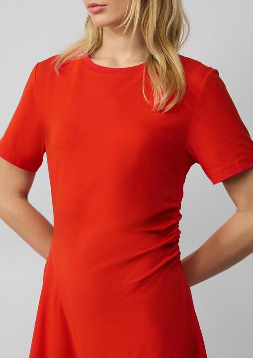 Produktbild S.Oliver Kleid Tailliertes Midikleid mit Raffungen und asymmetrischem Rock (34)
