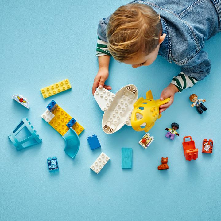 Actual product image LEGO Erster Besuch im Flughafen