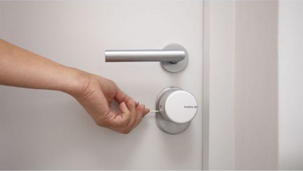 Actual product image Tedee GO door lock silver (Smartphone)