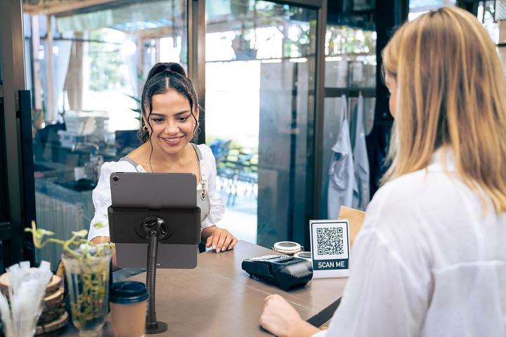 Produktbild Durable Tablethalterung TOUGH WALL/ TABLE/7-13"/-8mm/voll beweglich