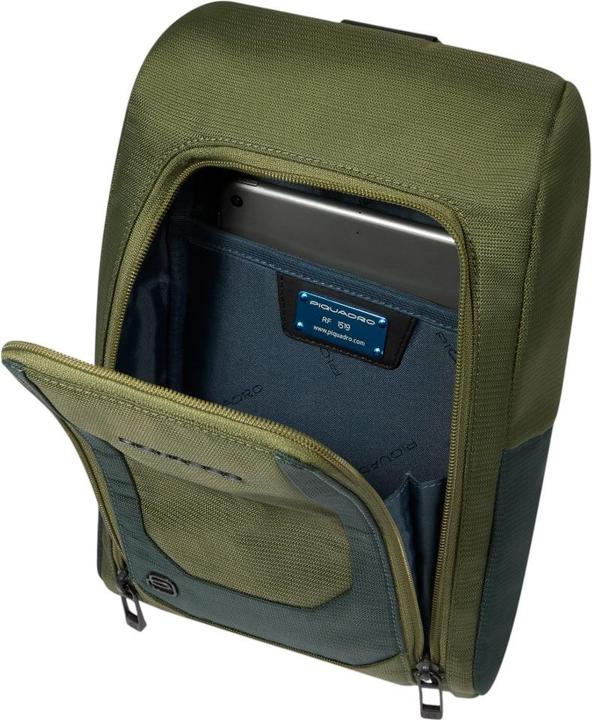 Produktbild Piquadro Umhängetasche aus recyceltem Stoff und Leder