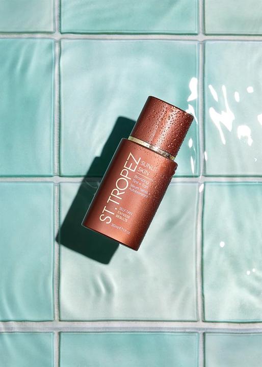 Actual product image St. Tropez - Sunlit Skin Tint + Tan Serum (Self tanning serum, 30 ml)