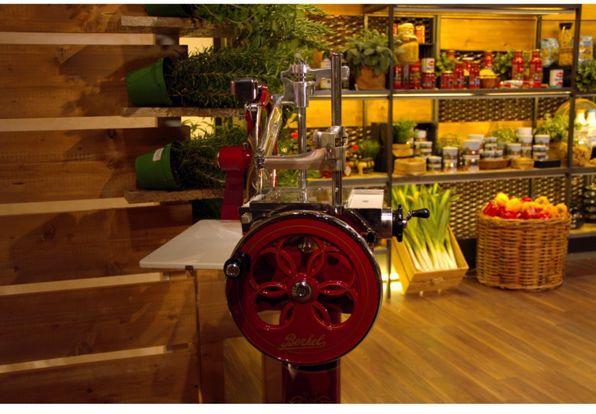 Actual product image Berkel Volano P15 red/gold slicer