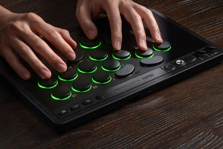 Actual product image 8bitdo Arcade controller (Xbox One S, Xbox One X, Xbox Series S, Xbox Series X, Windows)