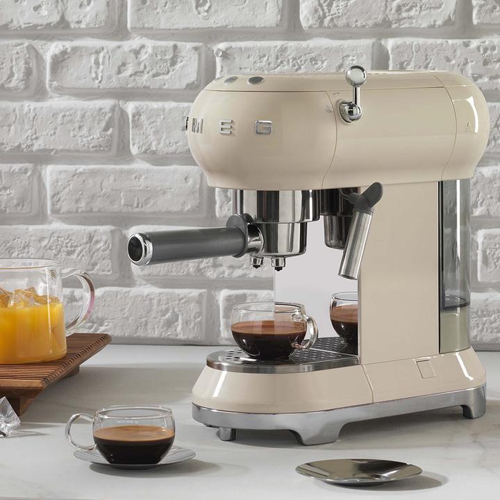 Actual product image Smeg ECF02CREU