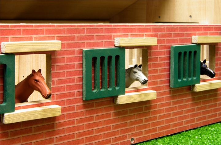 Actual product image Sombo Horse stable wood with 9 horse stables 1:32