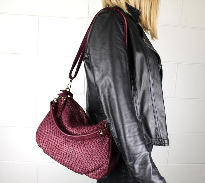 Produktbild Only-Bags.Store Ledertasche, Umhängetasche aus weichem Leder, gewebte Lederhandtasche