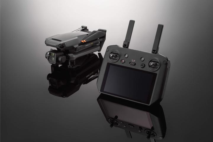 Produktbild DJI RC Pro Controller (Drohnen Fernsteuerung, DJI Mavic 3 Classic, DJI Mavic 3 Pro, DJI Mini 3 Pro, DJI Mavic 3 Cine, DJI Mavic 3, DJI Mavic 3 Pro Cine, DJI Air 2S)