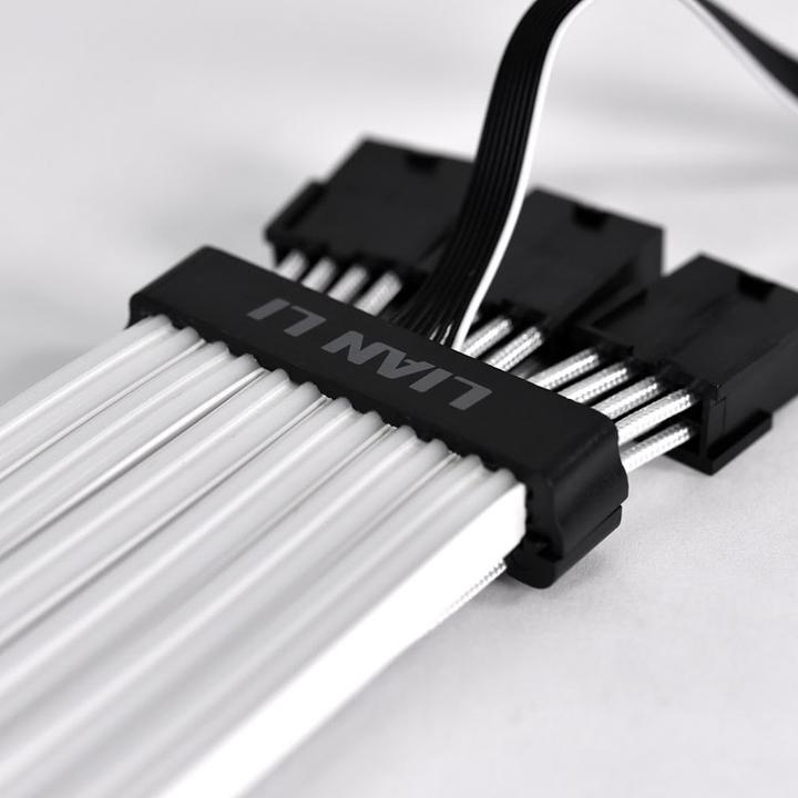 Produktbild Lian-Li Strimer Plus Triple 8-Pin (RGB)