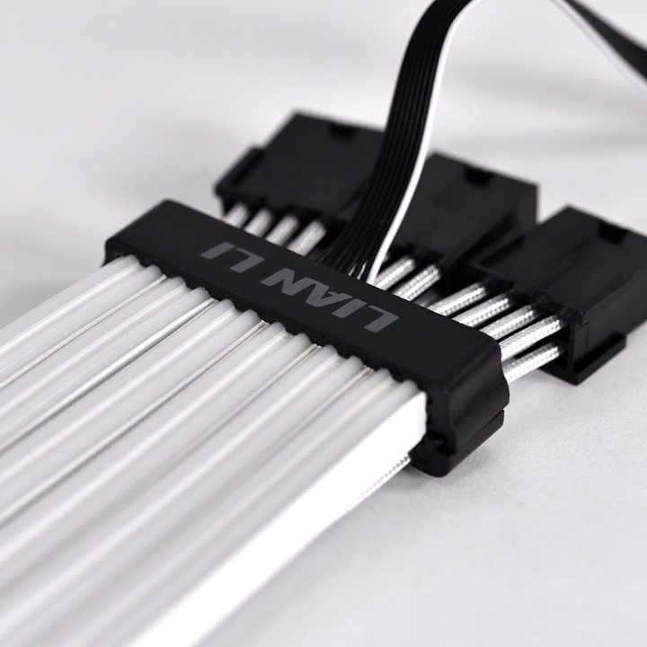 Actual product image Lian-Li Strimer Plus Triple 8-Pin RGB PCIe VGA Power Cable + Remote Control (RGB)