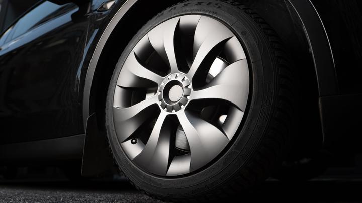 Produktbild Made4EV Turbo Radkappen im Turbinen Design für das Tesla Model Y (19")