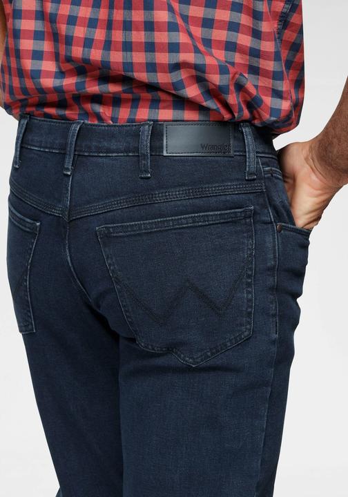 Actual product image Wrangler Authentic Straight (W33/L32)