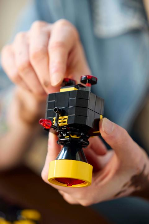 Actual product image LEGO Blacktron Renegade (10355, LEGO Icons, LEGO Rare Sets)